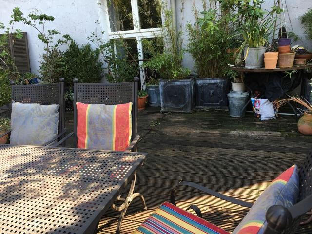 Top old building apartment in central and quiet location with large balcony, Koln Amsterdam Apartments for Rent