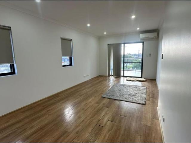 Top Locale. Walk to Everything! Ultra convenient life style