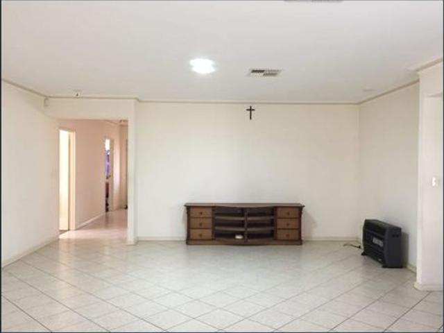 Top Locale. Walk to Everything! Ultra convenient life style!