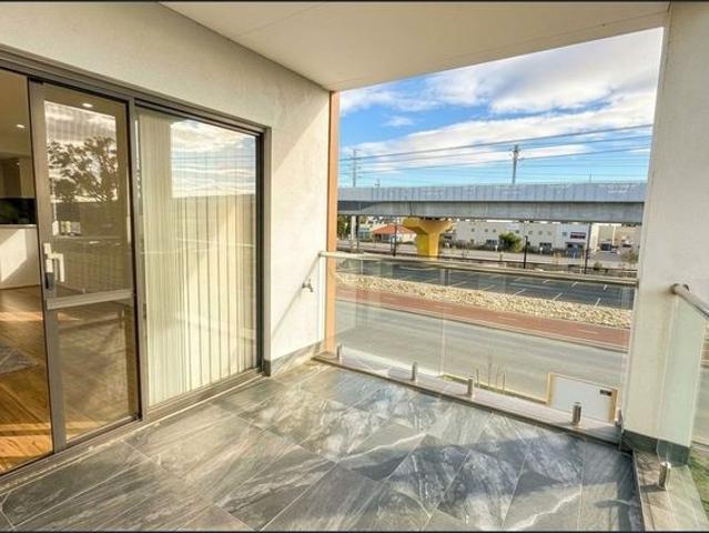 Top Locale. Walk to Everything! Ultra convenient life style