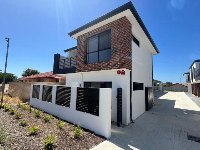 Top Locale. Walk to Everything! Ultra convenient life style