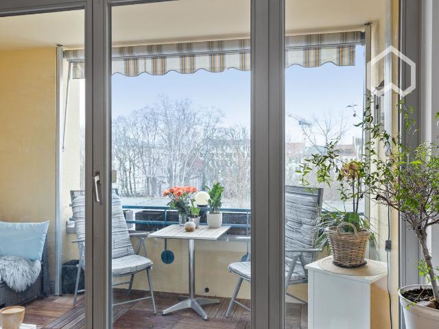 Top location apartment: south facing balcony, bathtub, Wi Fi and more for business travelers, vacationers and families, Leipzig Amsterdam Apartments for Rent
