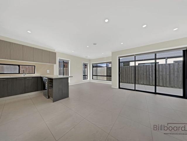 Top Location in Mickleham Walk to Parks, Shops & Transport