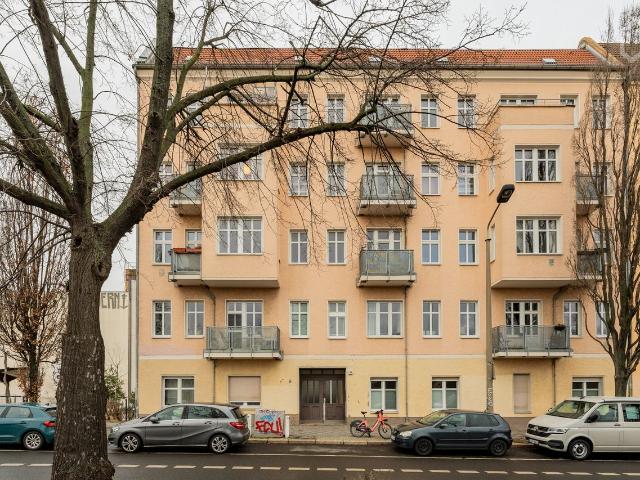 Top Location, ideal for 2, quiet and new inside, Berlin Amsterdam Apartments for Rent