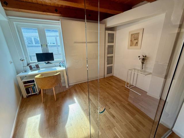 TOP location! Modern 2,5 room apartment in the historic town center, private parking optional, Ravensburg Amsterdam Apartments for Rent