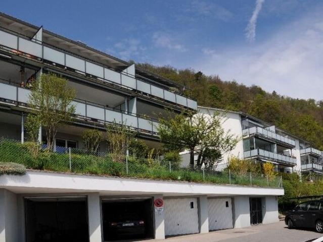 Top location with lake view / Situation parfaite avec vue sur le lac