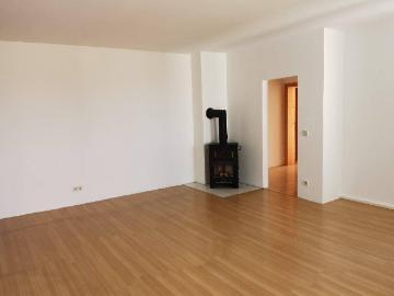 Top Lage 4 Zimmer Wohnung mit Loggia, Klimaanlage und Schwedenofen unmittelbar beim Schulzentrum, Bahnhof und Stadtzentrum!
