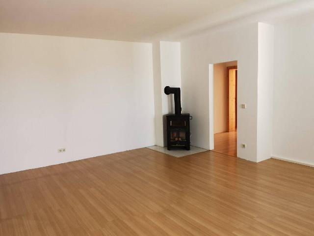 Top Lage 4 Zimmer Wohnung mit Loggia, Klimaanlage und Schwedenofen unmittelbar beim Schulzentrum, Bahnhof und Stadtzentrum!