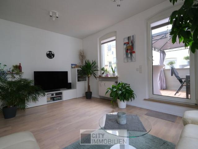 Top Lage – Altbauwohnung mit Dachterrasse und Einbauküche im ruhigen Rückgebäude