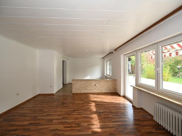 Top Lage am LGS Park, Renovierte 2 1/2 Zimmer Wohnung im Dreifamilienhaus, Neumarkt Holzheim