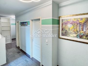 Top Lage + Balkon + Stellplatz: Großzügige 3 Zimmer Wohnung!