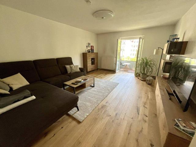 Top Lage bei Uni & Klinik: Moderne Wohnung mit Lift und sonnigem Panorama Balkon