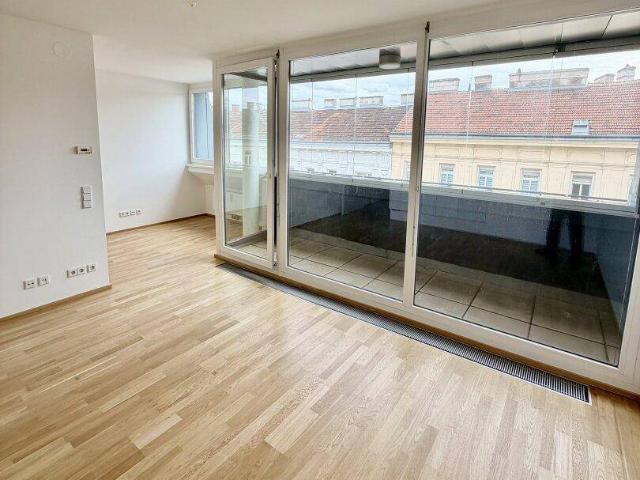 TOP LAGE! Herrliche Singelwohnung im DG mit Loggia, in einem sehr schönen gepflegten Altbau!