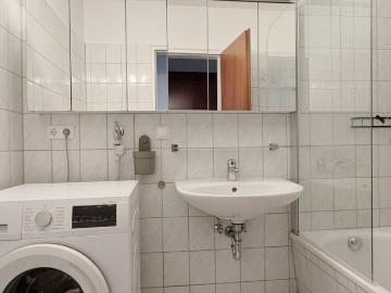 Top Lage mit 3 Schlafzimmer, Balkon, Lift, Tiefgarage in HH Rotherbaum!