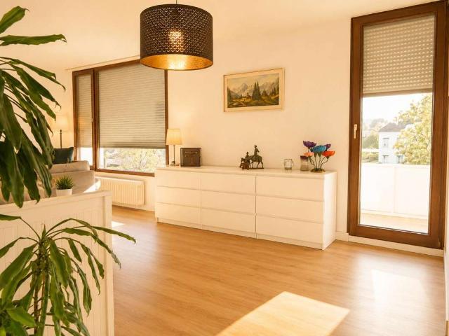 Top Lage! Modernisierte 3 Zimmer Wohnung in der Leopoldstraße