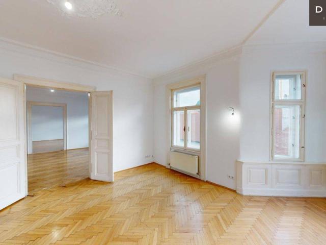 TOP LAGE NÄHE KARLSPLATZ | 4 ZIMMER ALTBAU | AB SOFORT VERFÜGBAR