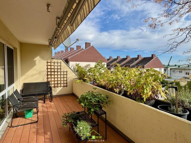 Top Lage sehr helle und gepflegte 3 Zi. Wohnung mit Balkon in Ruhelage