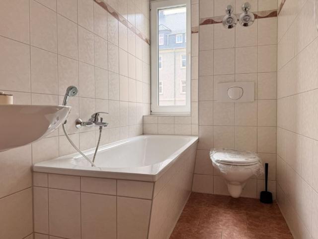 TOP • Laminat • 1 Raum Apartment • Laminat • Bad mit Fenster & Wanne • gleich anschauen • Chemnitz