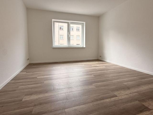 TOP • Laminat • 1 Raum Apartment • Laminat • Bad mit Fenster & Wanne • gleich anschauen • Chemnitz