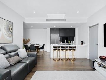 Top Level, Sun Drenched and Spacious Apartment Just 15 Minute Walk to Schofields Train Station!