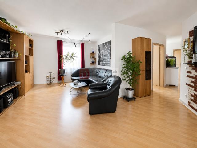 Top! Lichtdurchflutete 4 Zimmer Wohnung mit Loggia und Fernblick