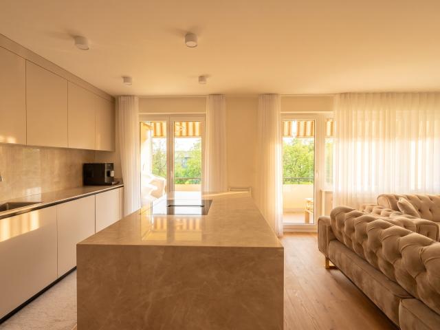 Top Moderne und Renovierte Wohnung mit Wintergarten Balkon
