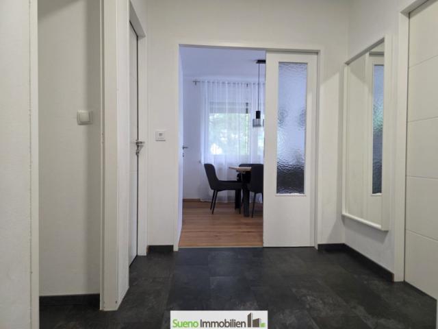 Einziehen und Wohlfühlen: Moderne 4 Zimmer Wohnung mit Loggia & Garage