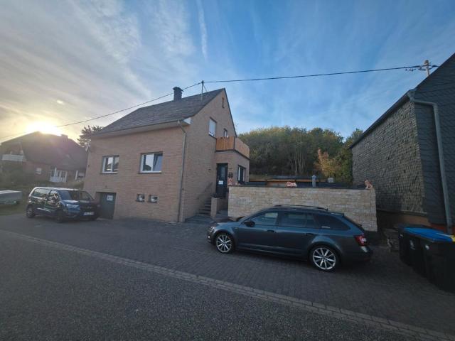 Top modernisiertes EG, XXL Terrasse & Rest Potenzial! Provisionsf