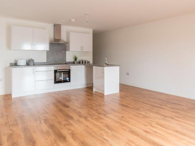 Top Moor Side, Leeds LS11, 2 bed flat to rent, £920 pcm | PrimeLocation