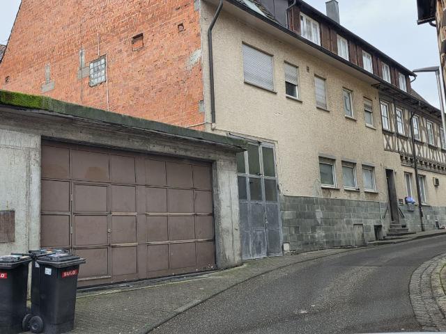 TOP Mehrfamilienhaus: 8 Wohnungen Dachausbau mit ca. 100 m² möglich ca. 8 10% Rendite