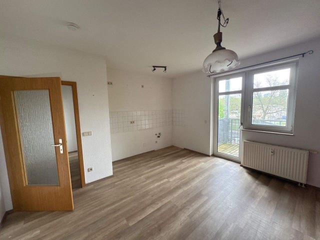 TOP Mietpreisangebot * 1. OG / Bad mit Wanne + Fenster / komplett zum Innenhof