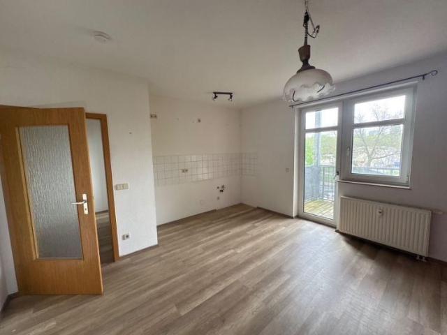 TOP Mietpreisangebot * 1. OG / Bad mit Wanne + Fenster / komplett zum Innenhof