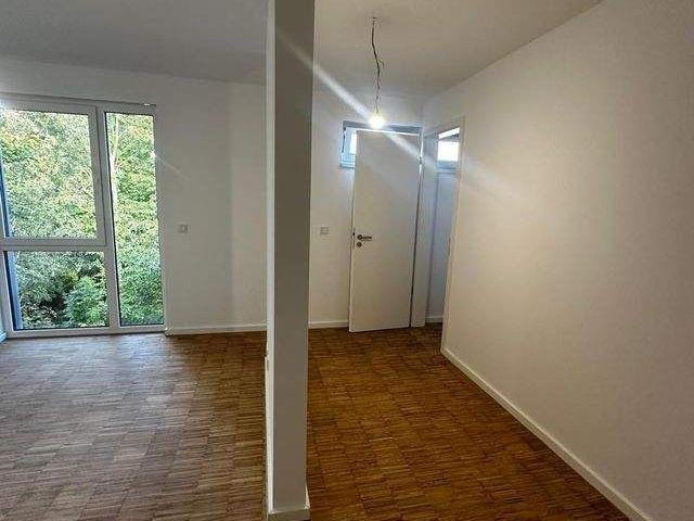 Top Neubau Penthouse Wohnung mit großem Balkon zu vermieten !