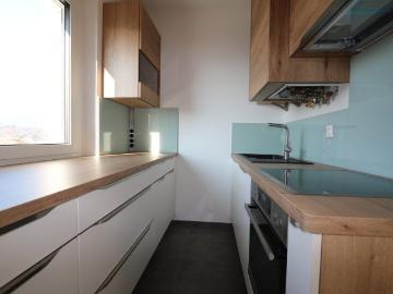 TOP SANIERT Traumhafte 3 Zimmer Wohnung mit Balkon im 6. Liftstock