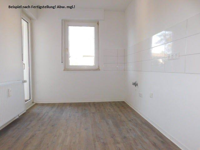 Top sanierte 3 Zimmer Erdgeschosswohnung mit Balkon in ruhiger Lage