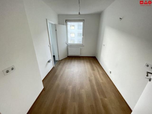 Top sanierte 3 Raum Wohnung mit großer Loggia!
