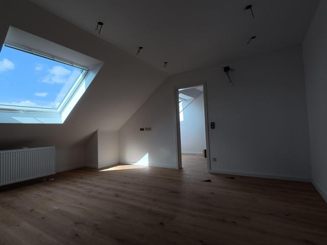 TOP neu sanierte 2 ZKB+Einbauküche+Balkon+Parkett
