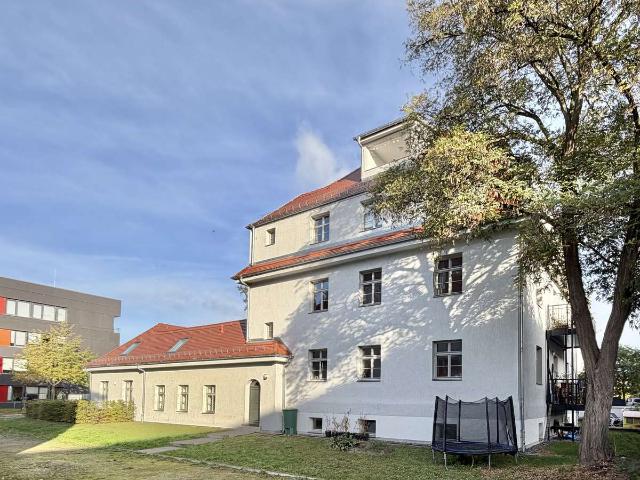 Top sanierte 2,5 Zimmer Dachgeschosswohnung mit Loggia und Stellplatz in historischem Ambiente