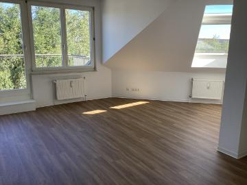 Top sanierte 2 Zimmer Dachgeschosswohnung Berlin Karow mit Balkon ab sofort!