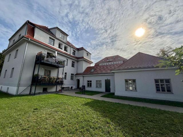 Top sanierte 4 Zimmer Erdgeschosswohnung mit 2 Balkonen und Stellplatz in historischem Ambiente