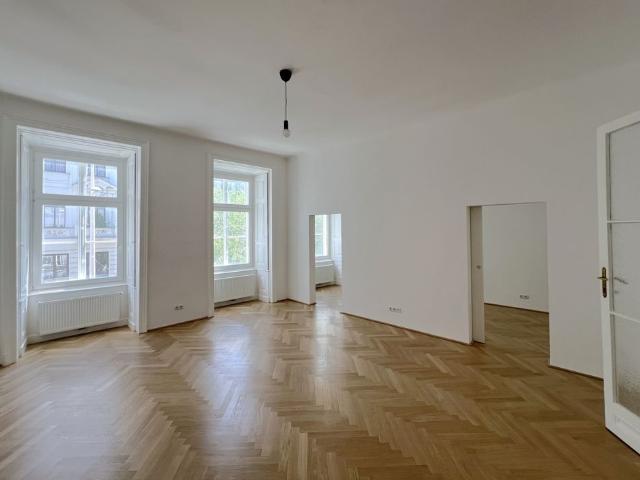 Top sanierte Altbauwohnung direkt beim MQ