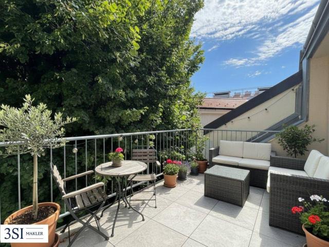 Top sanierte Dachgeschoßwohnung mit Terrasse und Grünblick – Nahe Kutschkermarkt