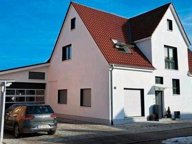 TOP saniertes Mehrfamilienhaus + Halle + PV Anlage