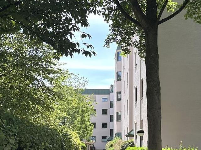 TOP! Schicke moderne isierte helle 3 Zimmer Wohnung in ruhiger grüner Lage!