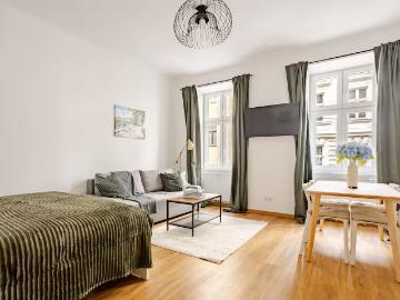 Top Spot Alsergrund, right by Metro, AKH & MedUni, best location, quiet and central, fully renovated in traditional Viennese Building