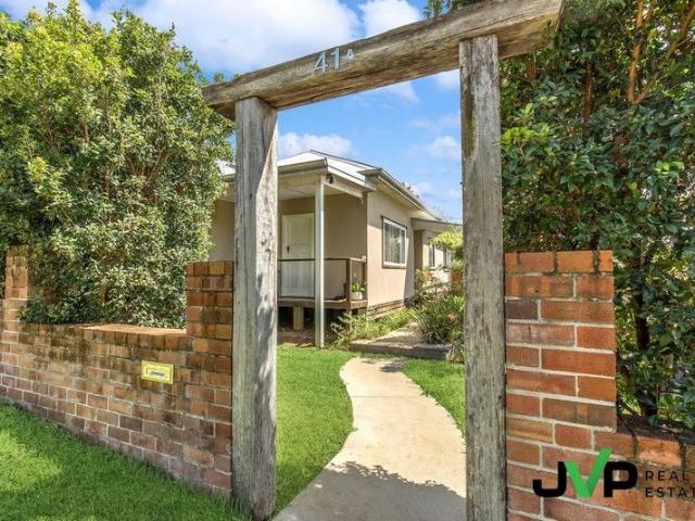 TOP STREET, GREAT HOME or EXCELLENT INVESTMENT! POTENTIAL TO RETURN $1250 p.w