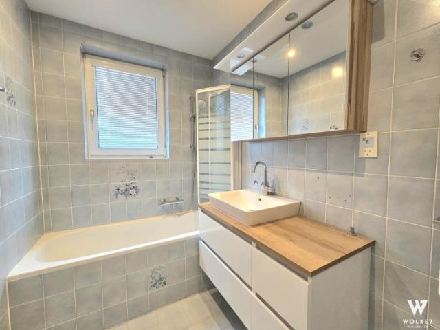 TOP PREIS+ 3 Zimmer Wohnung in Stockerau | 2 Loggien | Kellerabteil | Stellplatz oder Garage anmietbar
