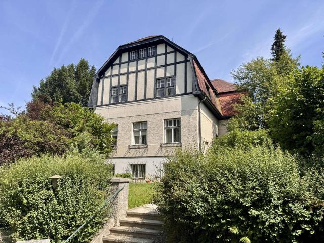 Top Preis! Altbauvilla mit großem Bauland