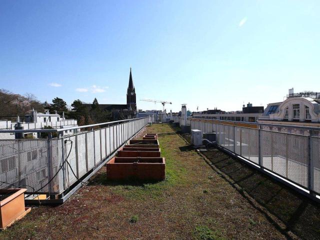 TOP PREIS KEINE SCHRÄGEN ! Wohnfläche ca. 128,61 m² voll nutzbar 1 Gartenterrasse + 5 Terrassen + 1 Garagenplatz im Eigentum
