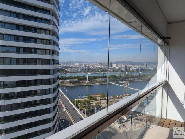 TOP PREIS TRAUMAUSBLICK Wasser & Skyline Barrierefreie Wohnung mit Wellness und Fitnessbereich